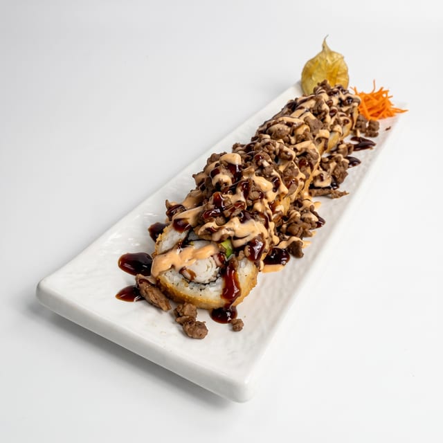 Mar y Tierra (Surf and Turf Roll).